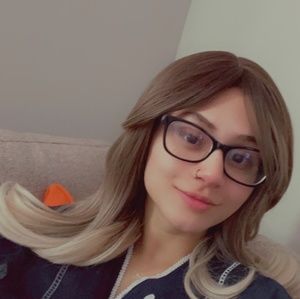 Meet your Posher, Leila